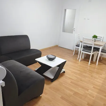 Apartament Bedroom In Aerodrom Near Center Of The